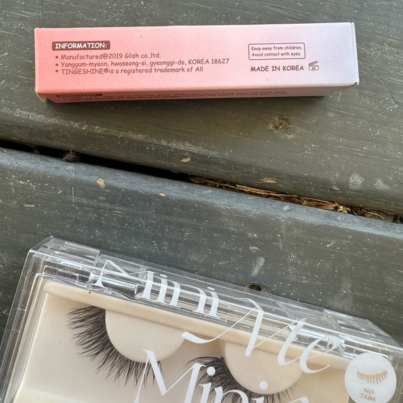 Mini me velour lashes and Tinge shine false lash glue! New! Never used! - Picture 9 of 11
